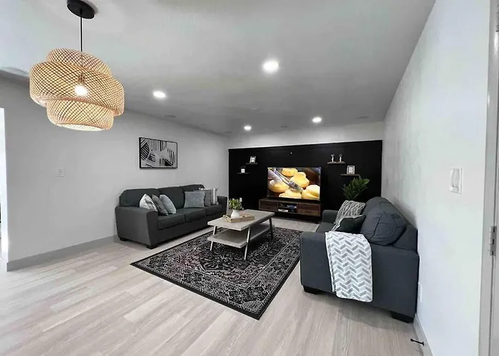 Stylish In The Heart Of W/ Private Pool Tempe