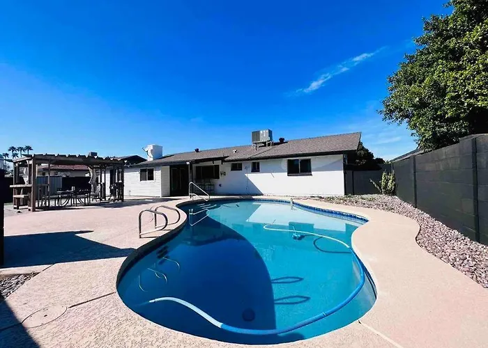 Stylish In The Heart Of W/ Private Pool Ferienhaus