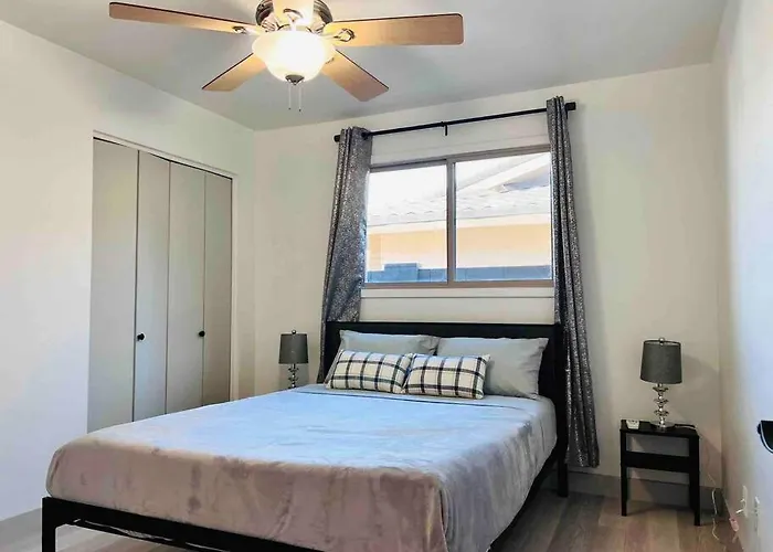 Stylish In The Heart Of W/ Private Pool Tempe