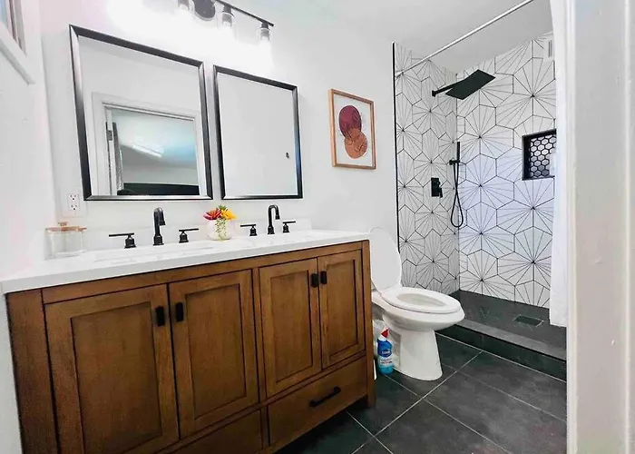 Stylish In The Heart Of W/ Private Pool Ferienhaus